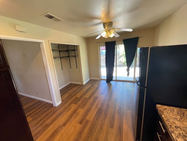 Building Photo - 3 Bedroom, 1.5 bath home in Chico, Just off the Esplanade, Excellent Location, Large Backyard