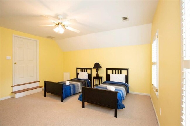 Building Photo - 2531 Old Salem Cir SE