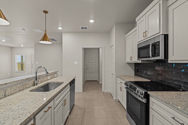 Building Photo - Brand new townhomes in Frenship East!