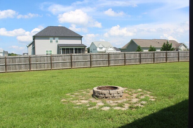 Building Photo - 3 Bed/2 Bath Home - Desirable Planter's Ridge Subdivision/CBA Schools