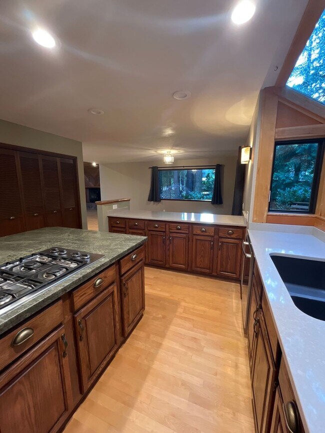 Building Photo - 3 Bedroom 2.5 Bath