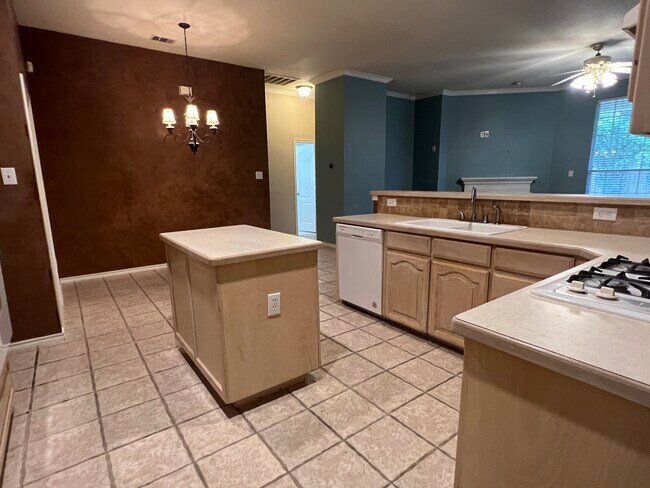 Building Photo - 1400 Lyra Ln