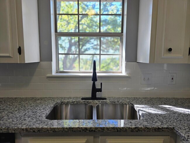 Building Photo - 216 Windhill Dr