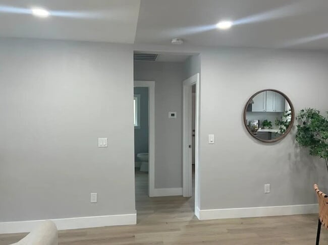 Building Photo - Fully Renovated Duplex in Tahoe Park