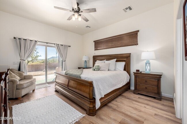 Building Photo - 1415 W Lavitt Ln