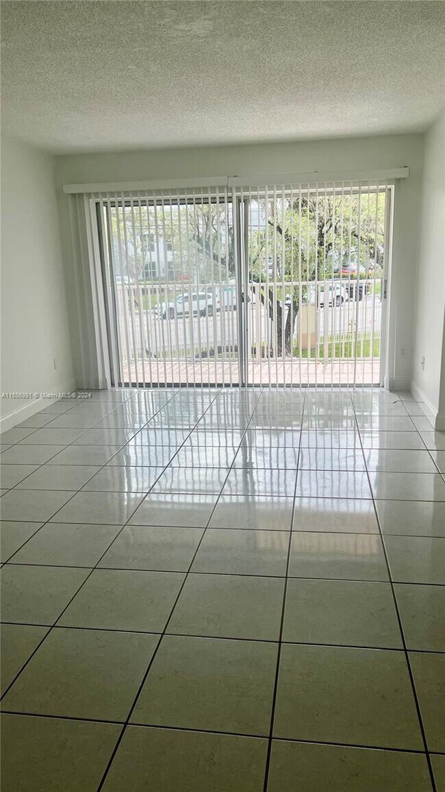 Building Photo - 4570 NW 79th Ave