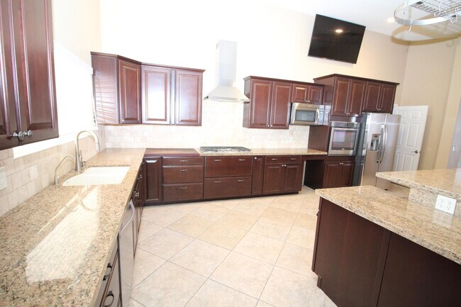 Building Photo - 5437 W Bluefield Ave