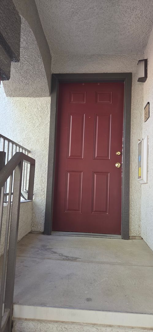 Building Photo - RARE 2nd floor 3 BEDROOM condo in the heart of Seven Hills in gated Horizons @ Seven Hills