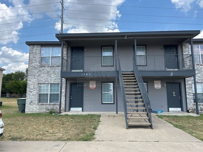 Primary Photo - 1505 Dugger Cir