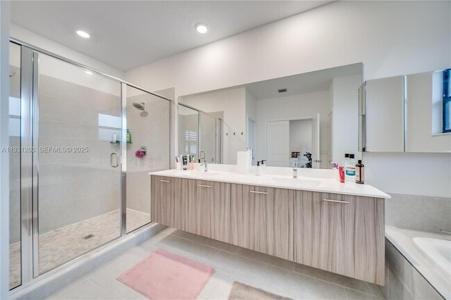 Building Photo - 4416 SW 174th Ave