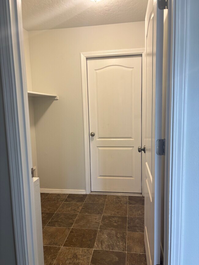 Building Photo - 339 E Bay Owl Dr