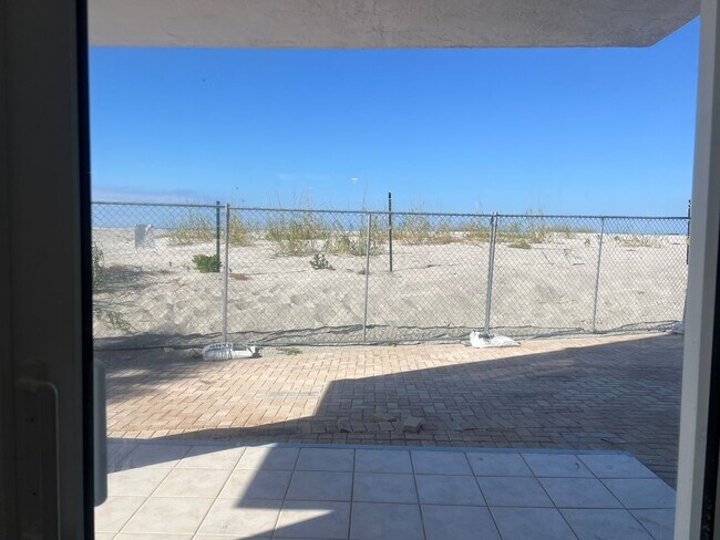 Building Photo - GREAT PRICE!  Gulf Horizon, Gulf Front, 2BR/2BA 1st Floor Condo