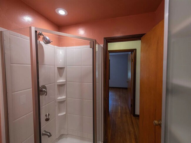 Building Photo - 2536 E 8th St