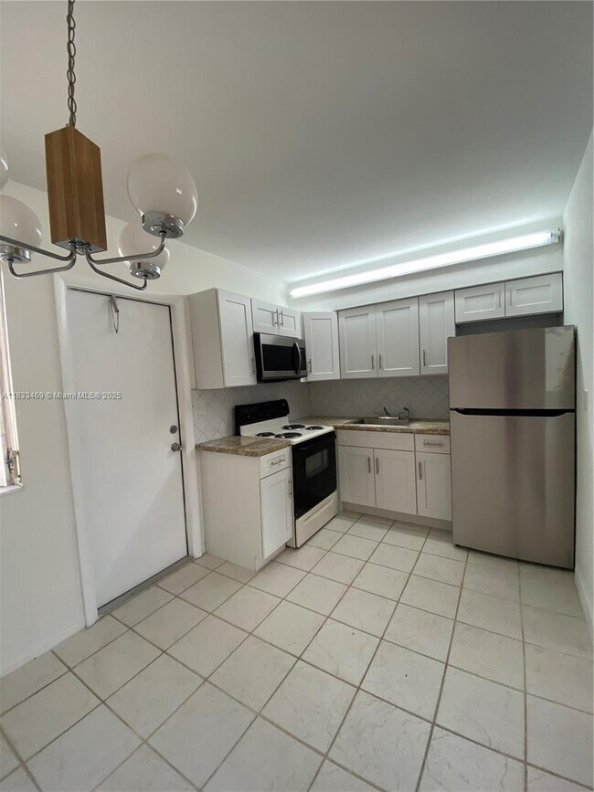 Building Photo - 3533 Tyler St