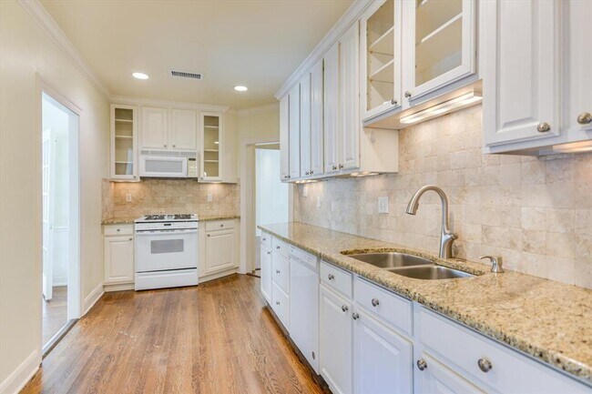 Building Photo - 1707 Mohle Dr