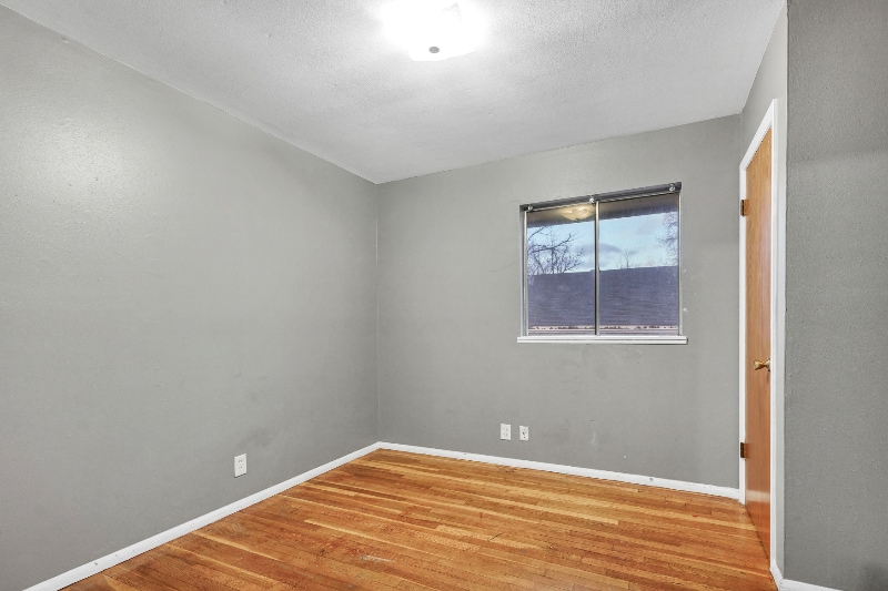 Building Photo - 10508 Lilac Ave