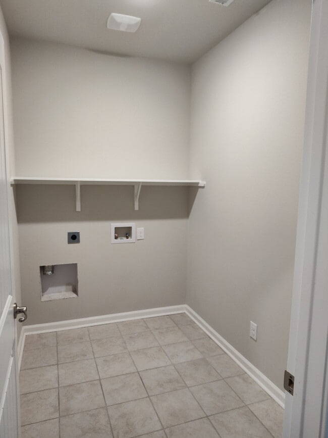 Building Photo - 108 Hardwood Dr