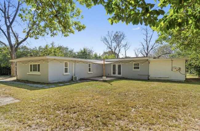 Building Photo - 9119 Amherst Dr