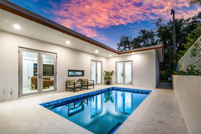 Building Photo - 2330 Lake Ave