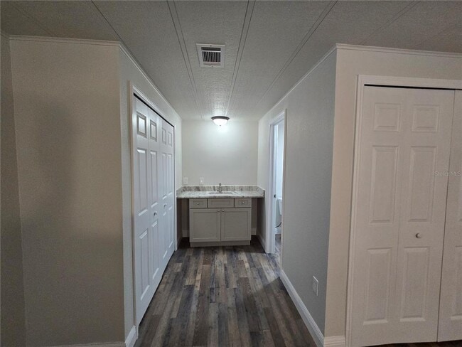 Building Photo - 2875 Bay Ave