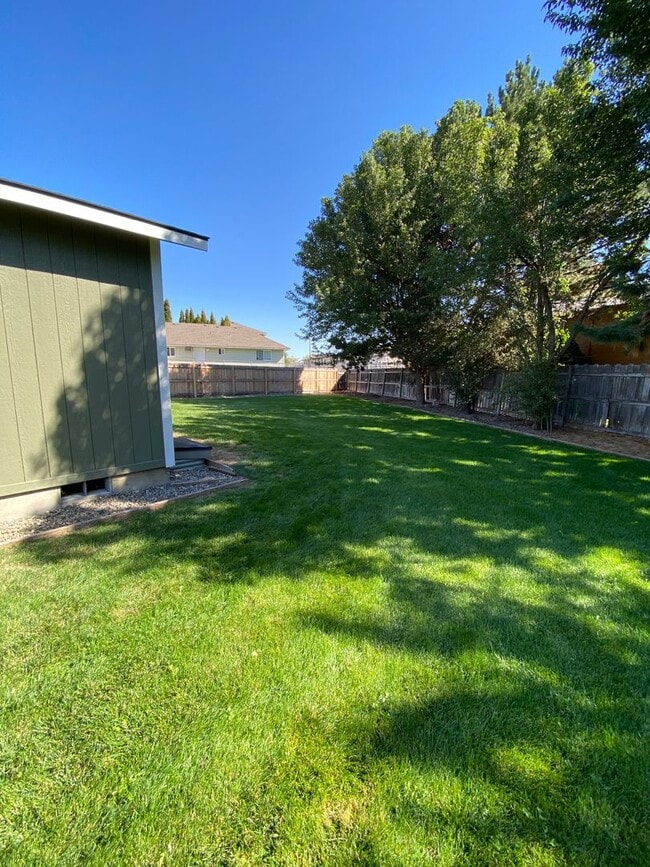 Building Photo - Newly Remodeled! Close to CWU 4 Rooms !!