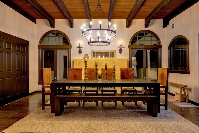 Building Photo - Fully Furnished Luxurious Spanish Mediterranean Villa in Hollywood Hills: 4-Bedroom, 2.5-Bath Ret...
