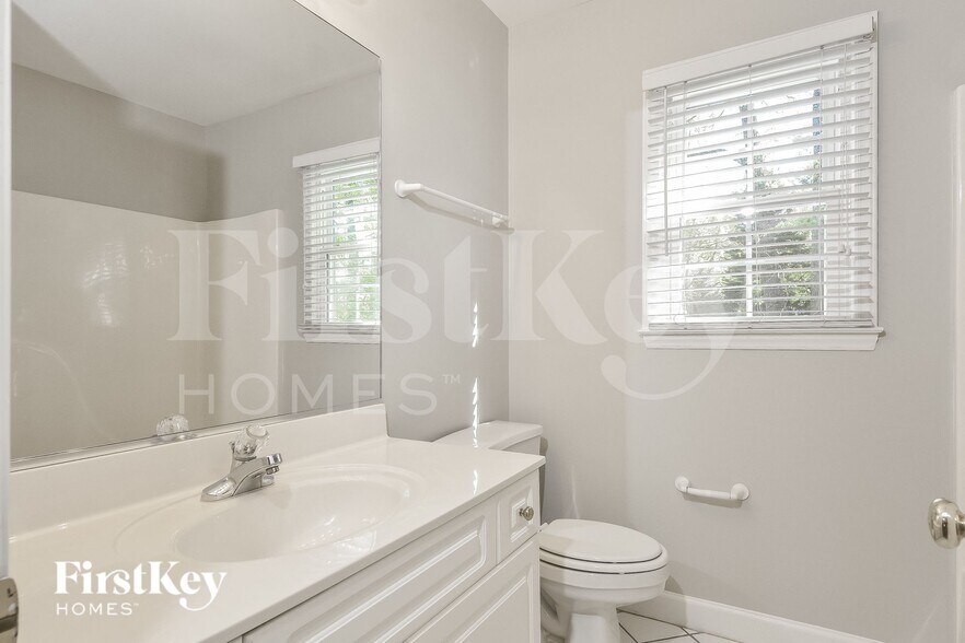 Building Photo - 11 Stonebury Ct