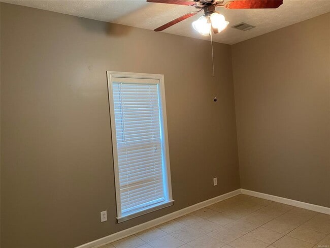 Building Photo - 1924 Dundee Dr