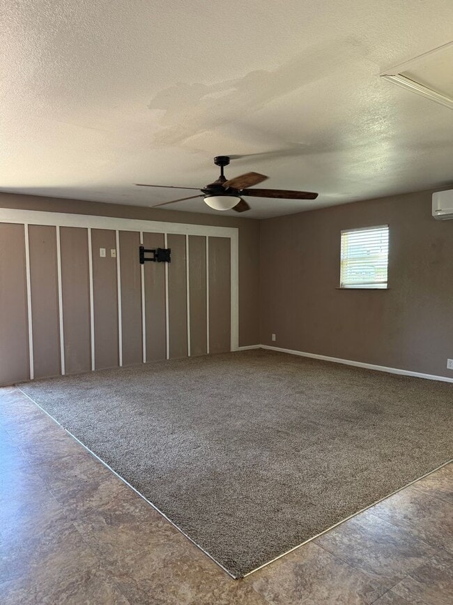 Building Photo - 2 bedroom home fully fenced on nearly an a...