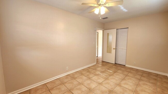 Building Photo - $500 bonus & Cozy 3 bed/1 bath home with s...