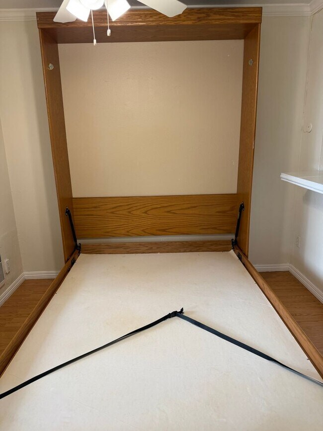 Building Photo - 3266 Ashford St