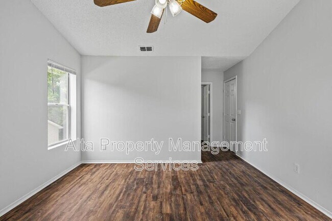 Building Photo - 517 Tuxedo Ct
