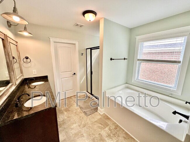Building Photo - 121 Park Ridge Way