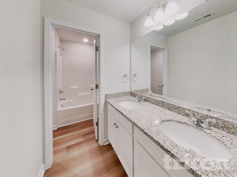 Building Photo - 3718 Streamside Dr