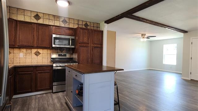 Building Photo - 3927 Emerald Dr