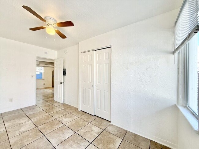 Building Photo - 551 N Ridgewood Ave