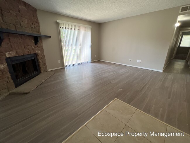 Building Photo - 3 Bedroom 2 Bathroom in Robinwood Condomin...