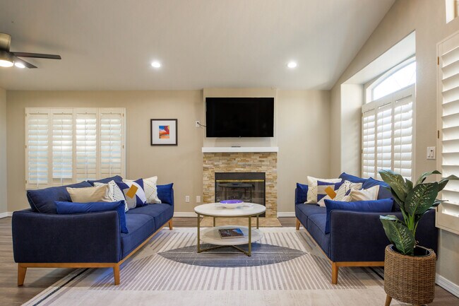 Building Photo - 4027 E Cathedral Rock Dr