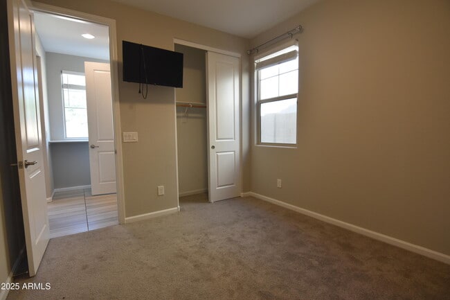 Building Photo - 250 E Wisteria Dr