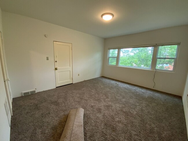 Building Photo - 1400 Bass Ave