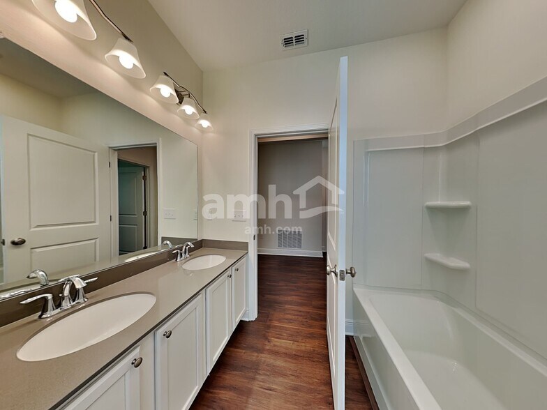 Building Photo - 20586 Calla Lily Dr