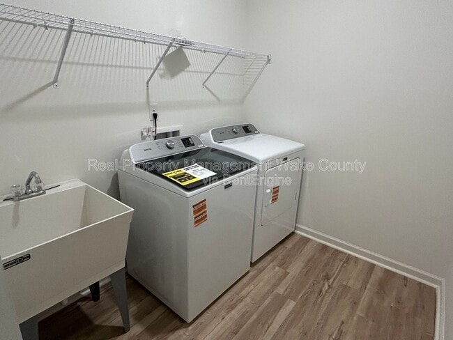 Building Photo - 403 St Clair Dr