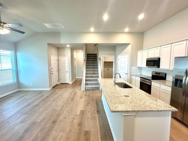 Building Photo - Luxury 2-Story, 4-Bed/ 2.5-Bath Duplex in ...