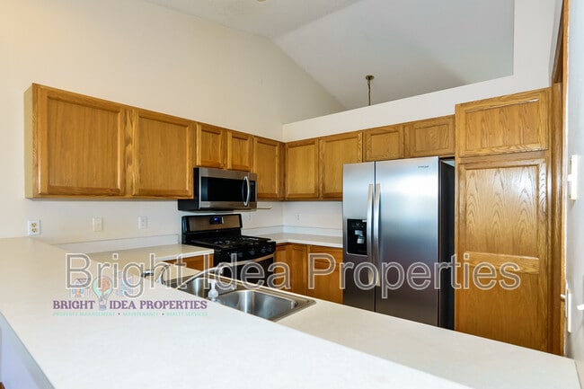 Building Photo - 2737 Douglas Dr N