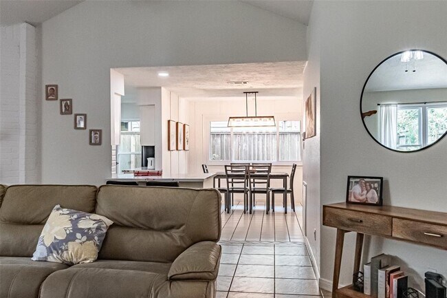 Building Photo - 21306 Castlemont Ln