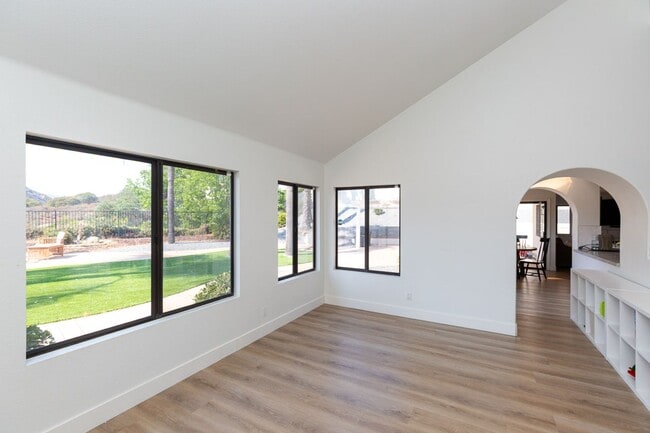 Building Photo - 5 Bed, 4 Bath in the Beautiful Alpine