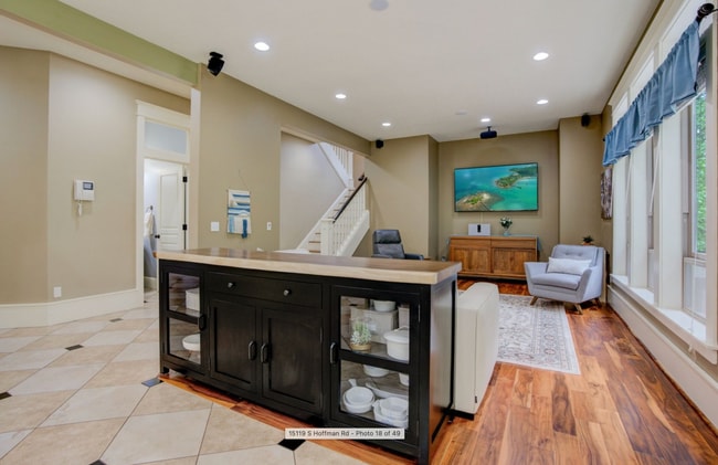 Building Photo - 4 bed/4bath, 5000sqft, adult home? Sober living? Barton Park!