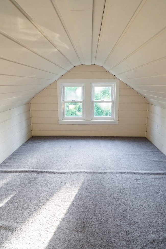Building Photo - 4Bd/2.75Ba Seattle House