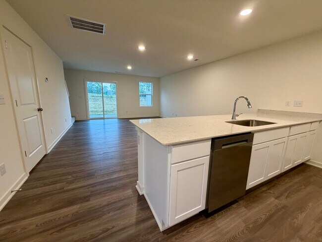 Building Photo - 844 Pine Cone Ln