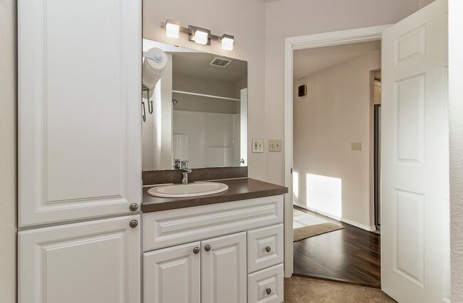 Building Photo - Historic Charm in the Heart of Snohomish